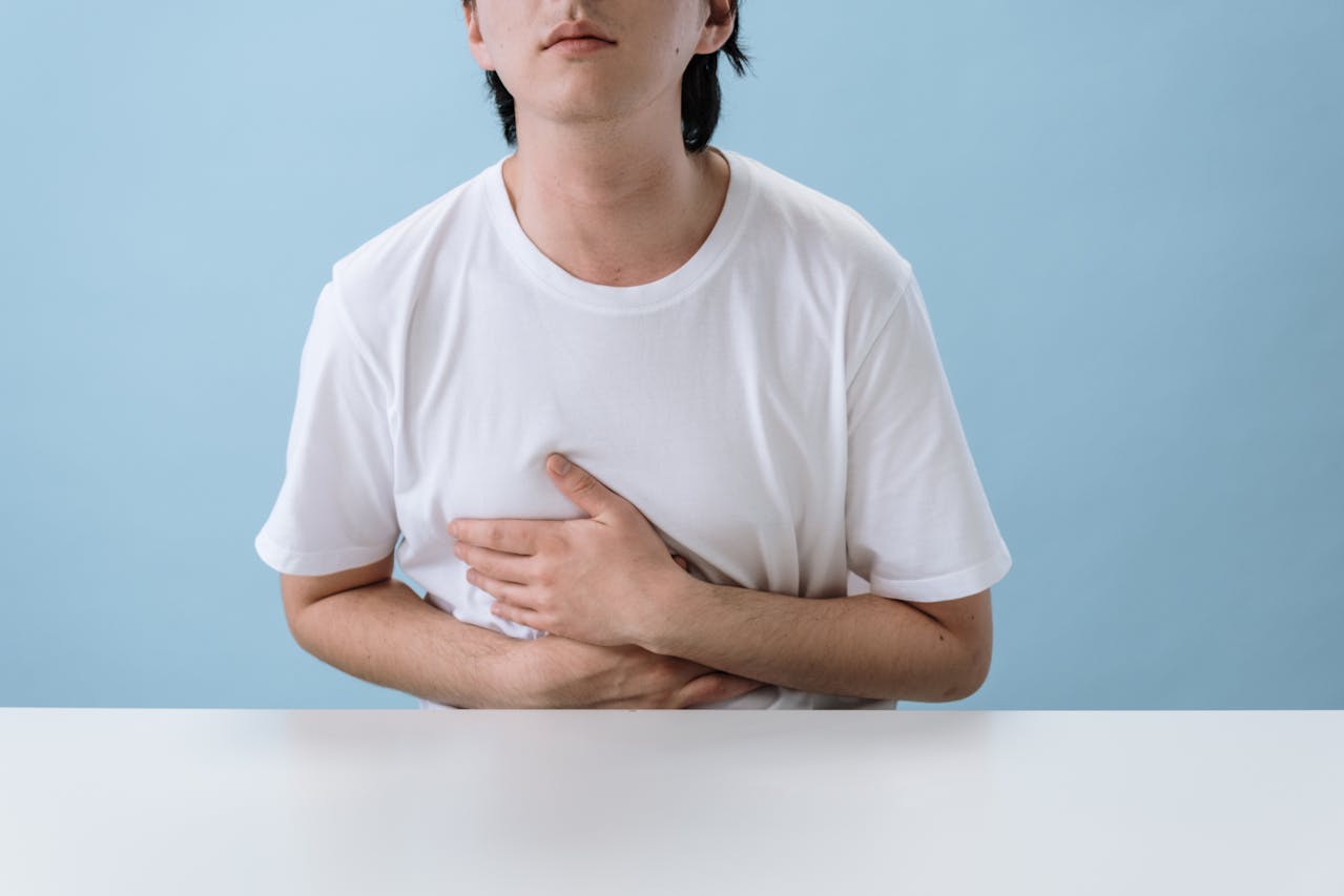Foto de cottonbro studio: https://www.pexels.com/es-es/foto/hombre-masculino-enfermo-enfermedad-5712686/